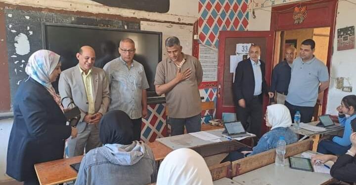 وكيل تعليم الجيزة تواصل متابعتها سير امتحانات آخر العام بالمدارس