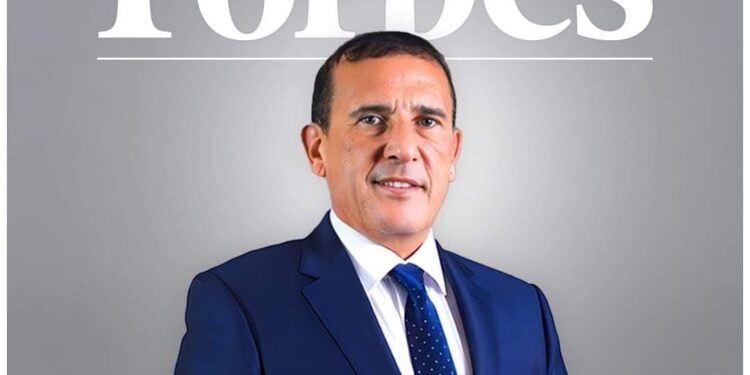 فوربس العالم تحتفى بالشاعر