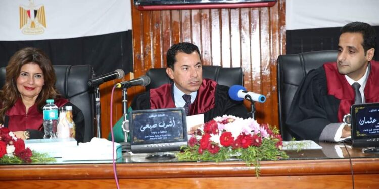 وزير الشباب والرياضة يترأس لجنة مناقشة رسالة دكتوراه بكلية الآداب جامعة المنصورة