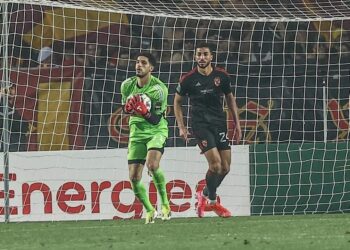 بدفاع منظم الاهلي يقترب من حسم نهائي دوري الابطال بالقاهرة 