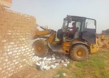 ازاله ثلاث حالات تعدي على أراضى زراعية وأملاك دولة وحماية النيل بمدينة العياط