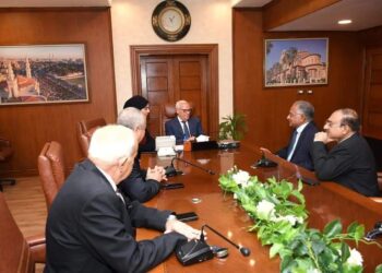 محافظ بورسعيد يستقبل وفدا من مصنع سينما