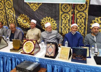 أزهر الشرقية يكرم الشيخ محمودعبدالصمد مدير الإدارة الأزهرية بالعاشرمن رمضان