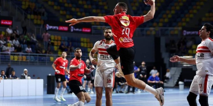 الأحمر يلعب و الأبيض يهرب ..!