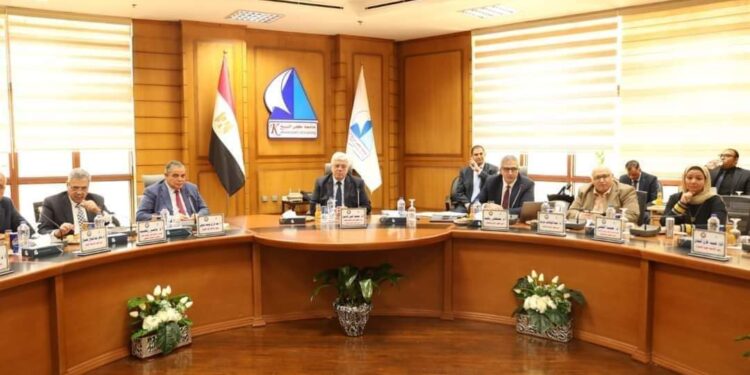 رئيس جامعة المنيا يشهد اجتماع المجلس الأعلى للجامعات بجامعة كفر