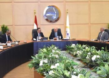 وزيرا النقل والبترول والثروة المعدنية يعقدان اجتماعا موسعاً