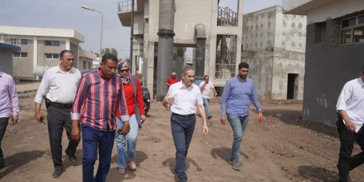 محافظ الغربية في جولة صباحية بطريق محلة منوف و كوبري قحافة  لتذليل معوقات الطرق والري 