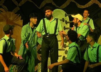 علي مسرح ستاد شربين الرياضي عرض مسرحية الكبير لفرقة فلاحين المنصورة