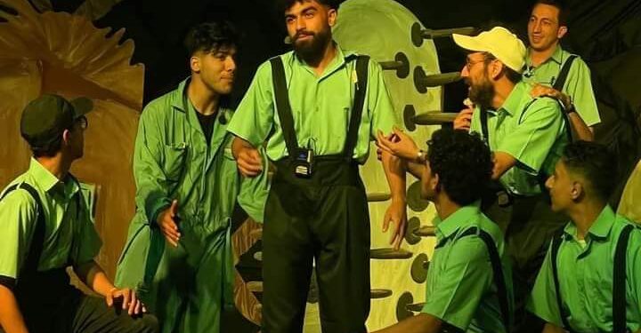 علي مسرح ستاد شربين الرياضي عرض مسرحية الكبير لفرقة فلاحين المنصورة