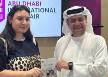 “الصقر الذي يُنفى” مجموعة شعرية تتألق بمعرض أبوظبي للكتاب