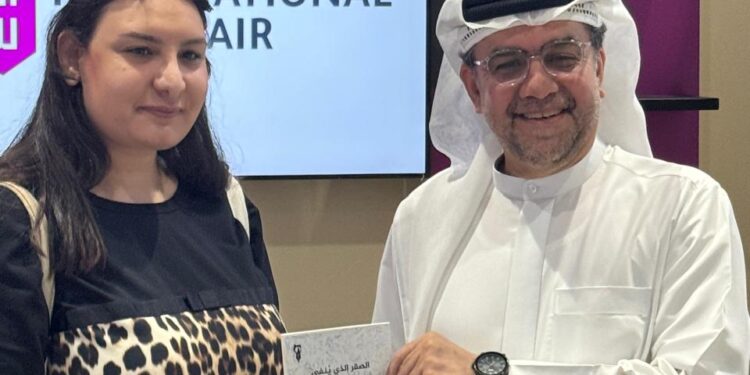 “الصقر الذي يُنفى” مجموعة شعرية تتألق بمعرض أبوظبي للكتاب