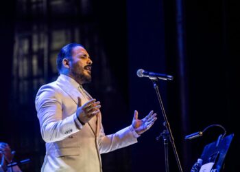 رامي عياش.. يضىءسماء باريس بحفلا اسطوريا!