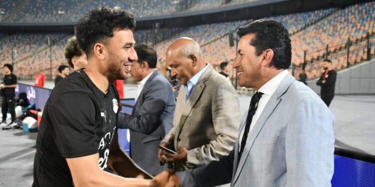 وزير الرياضة يدعم المنتخب الوطني قبيل مباراة بوركينافاسو في تصفيات كأس العالم