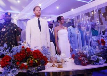 استقبال الأمير هاري وزوجته ميغان بحفاوة في نيجيريا