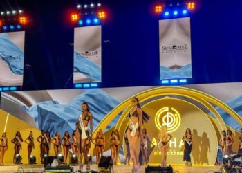 فى احتفالية ضخمة بـ ” ازها السخنة ”  رومانيا تفوز بجائزة توب موديل في دورته الـ30