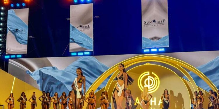 فى احتفالية ضخمة بـ ” ازها السخنة ”  رومانيا تفوز بجائزة توب موديل في دورته الـ30