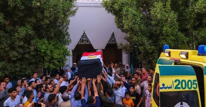 في مشهد مهيب.. المئات من الأهالي في وداع الجندي الشهيد عبد الله رمضان شهيد إطلاق النار علي معبر رفح رفح