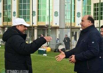 عقب أجتماعه مع محمد مصيلحى رئيس مجلس الإدارة الكابتن طارق العشرى يتراجع عن تقديم أستقالته