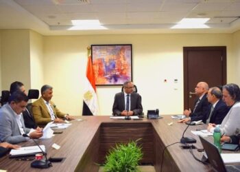 وزير الإسكان يتابع موقف إدارة الحمأة الناتجة من محطات الصرف الصحي