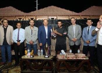 رئيس جامعة المنصورة يكرم حفظة القرآن الكريم والفرق الرياضية