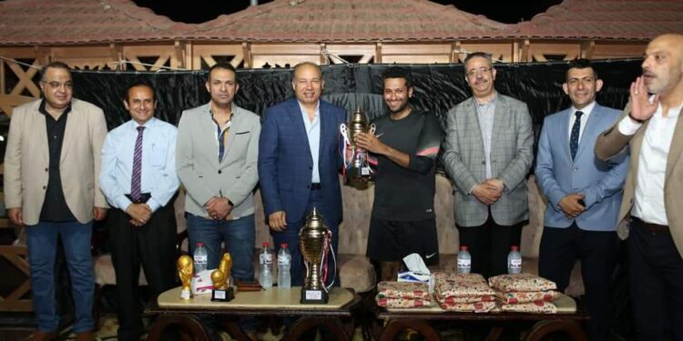 رئيس جامعة المنصورة يكرم حفظة القرآن الكريم والفرق الرياضية