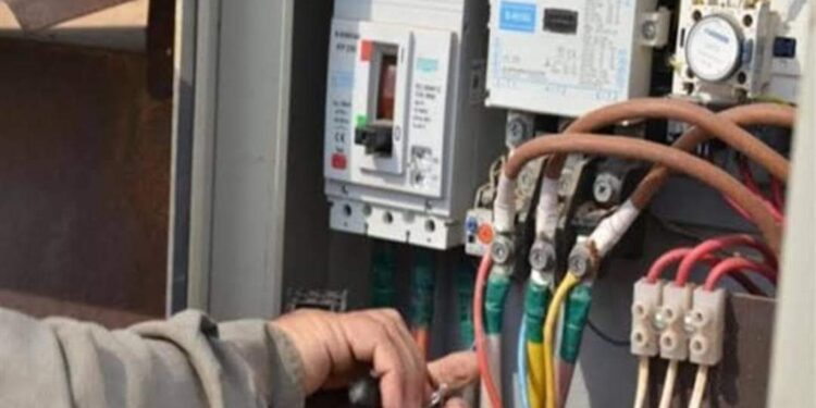 سرقة التيار تتسبب في إقالة رئيس شركة جنوب القاهرة لتوزيع الكهرباء