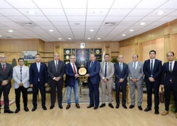 جامعة المنصورة أول جامعة مصرية تبحث التعاون مع الاتحاد الفنلندي للتعليم الدولي 