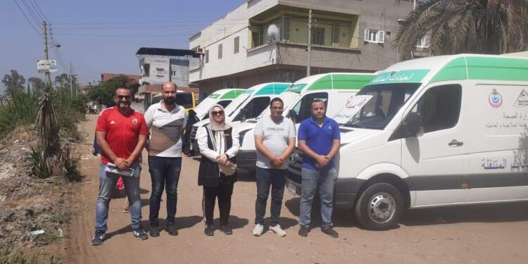 الكشف على 945 مريض فى قافلة علاجية في قرية الخليج مركز المنصورة