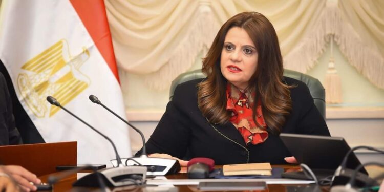 وزيرة الهجرة تتواصل مع ذوي الشقيقين المتوفيين بالسعودية وتعرب عن تعازيها لهم