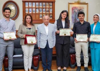 نقابة المهندسين المصرية تكرم 4 طلاب بـ”هندسة الجامعة الأمريكية” عن مشروع تخرجهم حول “إعادة إعمار غزة”