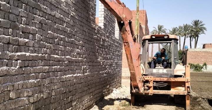 ازالة 53 حالة بناء مخالف وتعديات علي الأراضي الزراعية  بمحافظة الجيزة 