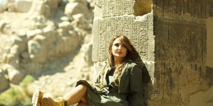 “بنادى عليك “شذى حسون تشدو لأول مرة من ٱسوان!