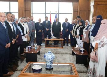 محافظ السويس يتبادل التهنئة مع القيادات التنفيذية والشعبية وأهالي السويس بمناسبة عيد الاضحي المبارك