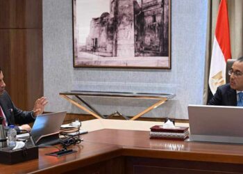 رئيس الوزراء يتابع مع وزير الشباب عددا من ملفات عمل الوزارة 