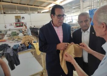 رئيس النقابة العامة للعاملين بالغزل والنسيج  يلتقي بعمال العامريه !