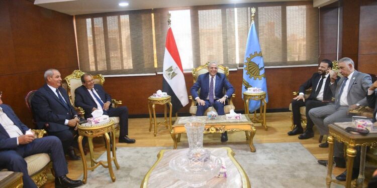 الجندى : يستقبل وفد حزب مستقبل وطن بالغربية لتقديم التهنئة بتوليه منصب محافظ الغربية