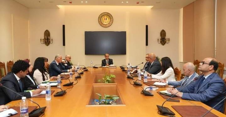  بدر عبد العاطى يلتقى قيادات وأعضاء قطاع حقوق الإنسان  