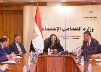 مايا مرسى  تلتقي عدد من  أعضاء  مجلسي النواب لبحث الموضوعات التي تشغل السادة النواب