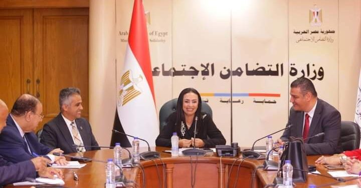 مايا مرسى  تلتقي عدد من  أعضاء  مجلسي النواب لبحث الموضوعات التي تشغل السادة النواب