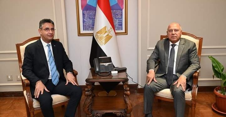  ربط مناطق الإنتاج بالموانئ البحرية بوسائل نقل سريعة وأمنه  