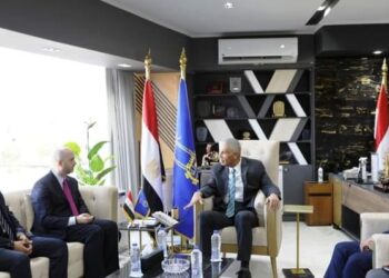 محافظ أسوان يستقبل وفد منظمة الهجرة الدولية لبحث سبل التعاون المشترك