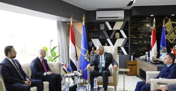 محافظ أسوان يستقبل وفد منظمة الهجرة الدولية لبحث سبل التعاون المشترك