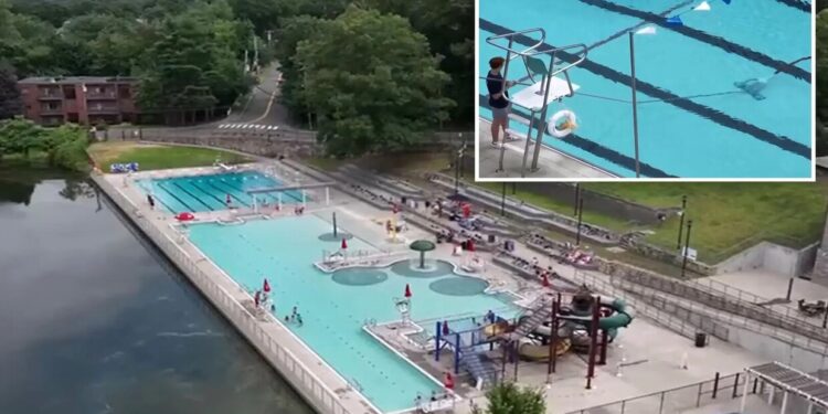 زجاجة صلصة حارة تتسبب بإغلاق مسبح أمريكي شهير