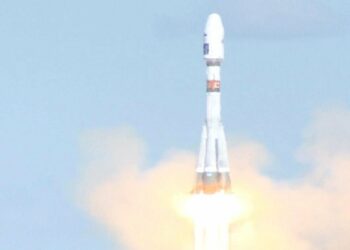 اطلاق الصاروخ الروسى  Start-1M  تسير بونيره متسارعه