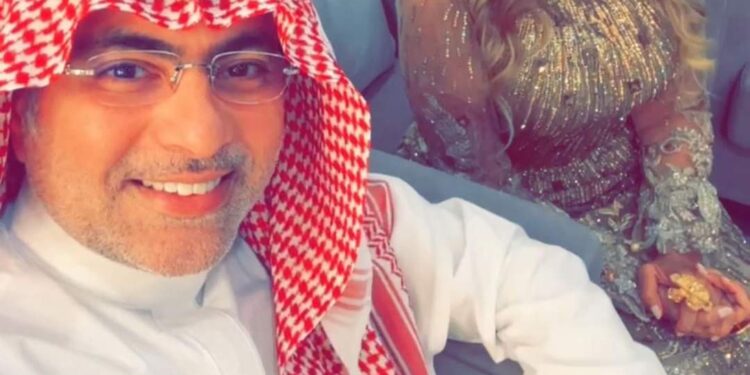 سندى يشيد بأداء الفنانة يسرا في مسرحية “ملك والشاطر