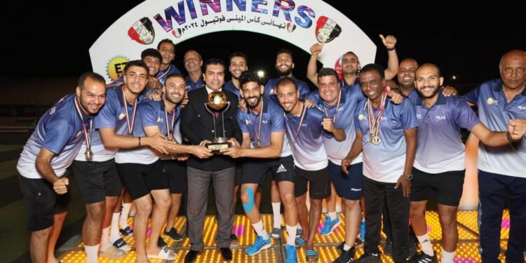 رئيس الإتحاد المصري للميني فوتبول أحمد سمير يتوج نادي عز الدخيلة بكأس مصر موسم 2024-2023