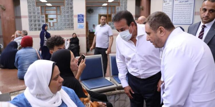 نائب رئيس مجلس الوزراء ووزير الصحة يستأنف جولاته الميدانية بزيارة مفاجئة في محافظة الإسكندرية