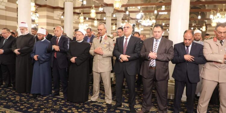 نائبًا عن الرئيس السيسى محافظ القاهرة  يشهدان احتفال الاوقاف بمناسبة العام الهجري الجديد 