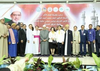آلاف المسلمين التايلانديين من ٤٥ محافظة تايلاندية يلتقون شيخ الأزهر  في بانكوك