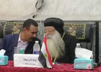 نور الدين والأنبا تكلا يكرما الفائزين فى المسابقة المسيحية الثقافية بمطرانية دشنا  